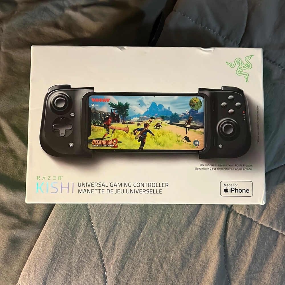 Universal gaming controller for iPhone
